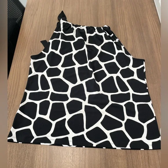 Women’s Michael Kors Black and White Giraffe Print Halter Neckline Top size XL - Picture 4 of 7